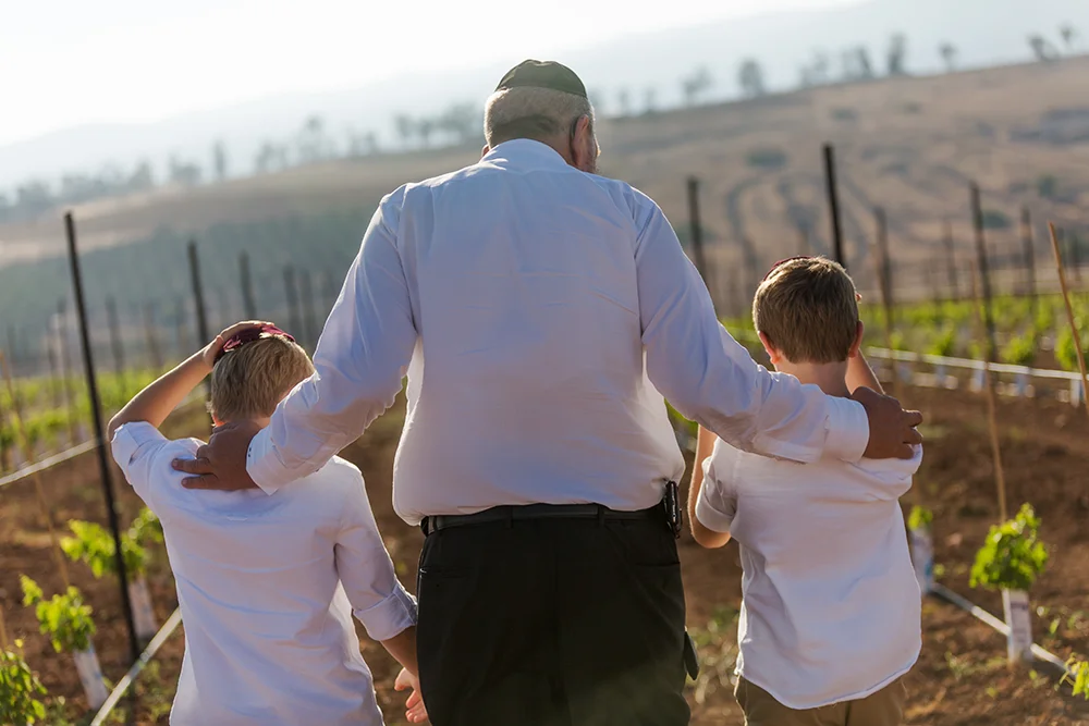 Moshe Shor and grandchildren